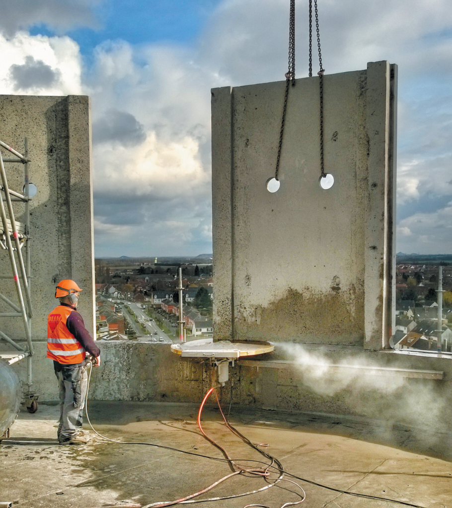 Les équipes Premys réalisent le sciage mural